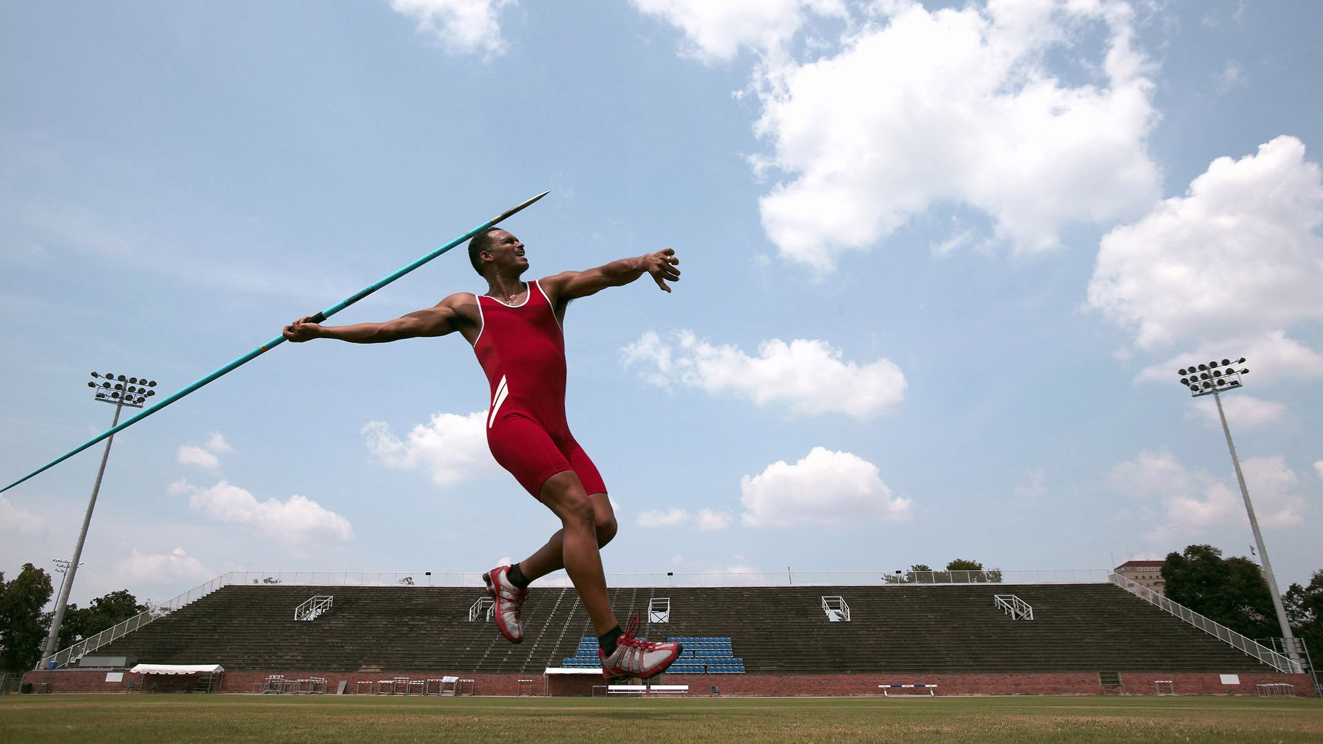 -德国马术协会与科技公司合作，开发虚拟现实训练平台，提升骑手技能。